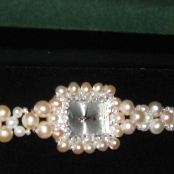 NWOT Vintage Faux Peach and Cream Pearl Ladies Dress Watch with Case - Picture 2 of 5